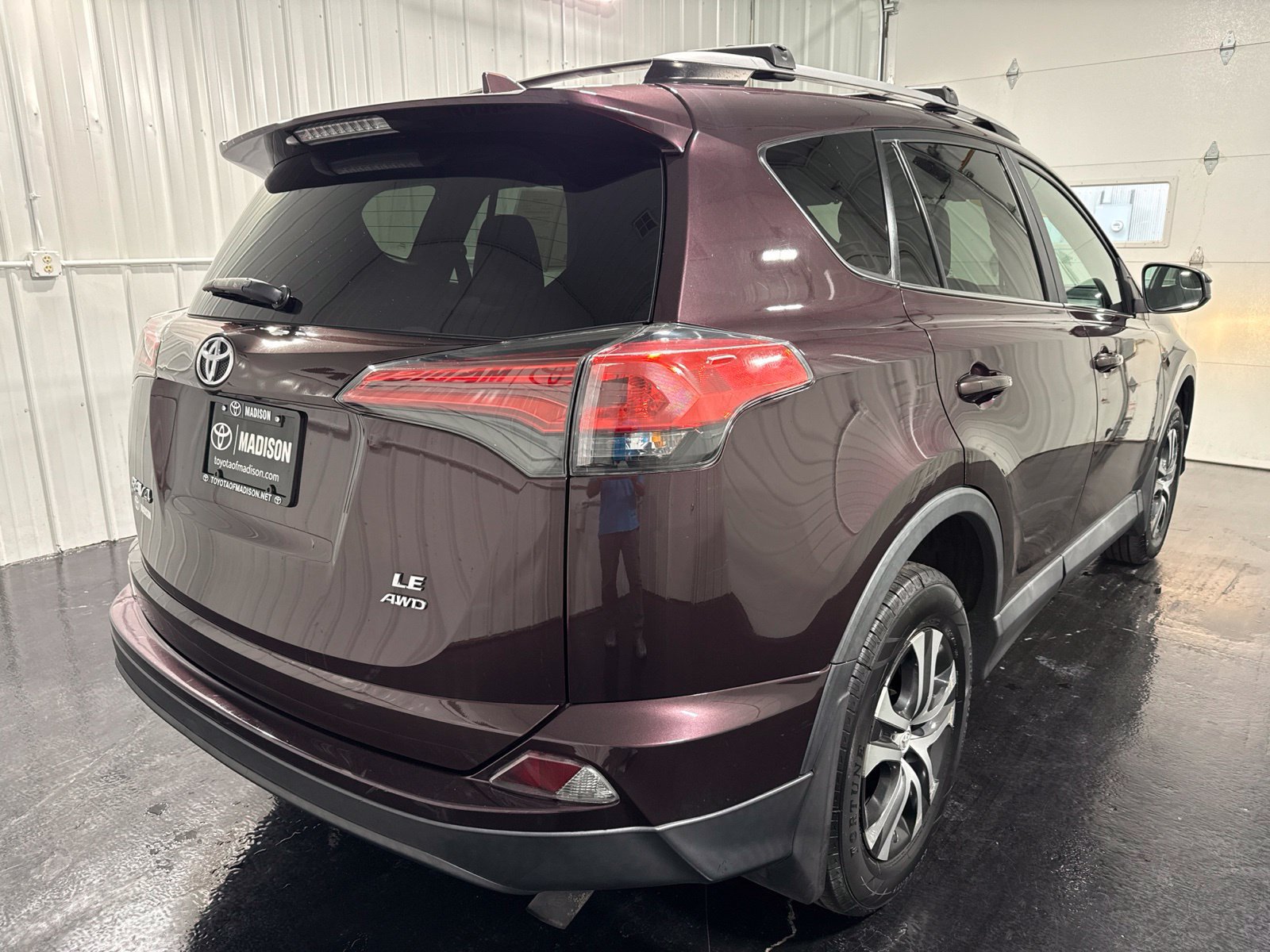 Used 2017 Toyota RAV4 LE AWD/4WD image 5