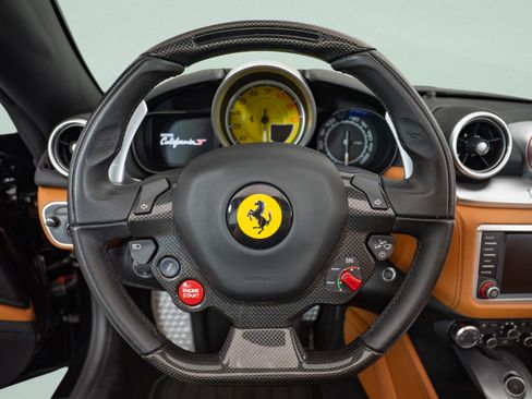 Used 2015 Ferrari California T RWD image 12