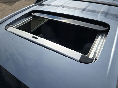 Used 2023 Toyota Highlander L image 4