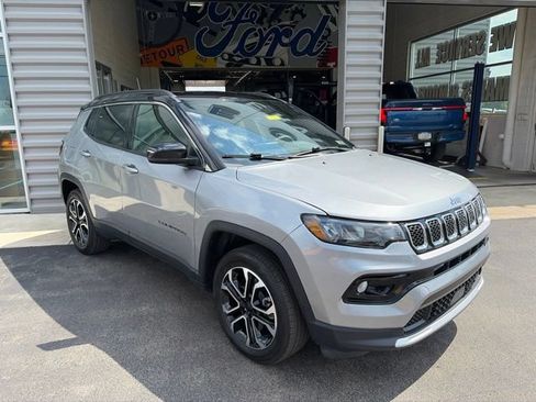 Used 2024 Jeep Compass Limited AWD/4WD image 4