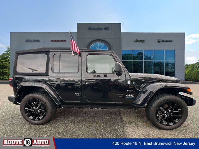 Used 2024 Jeep Wrangler Unlimited Sahara AWD/4WD image 7