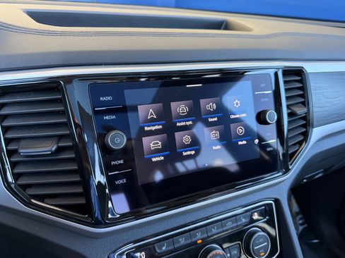 Certified 2023 Volkswagen Atlas SE w/ Panoramic Sunroof Package FWD image 18