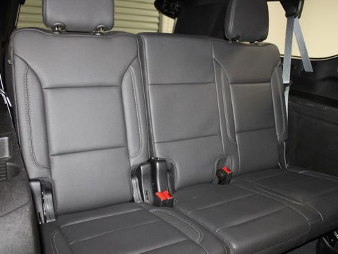 Used 2023 Chevrolet Suburban Z71 w/ Luxury Package image 35