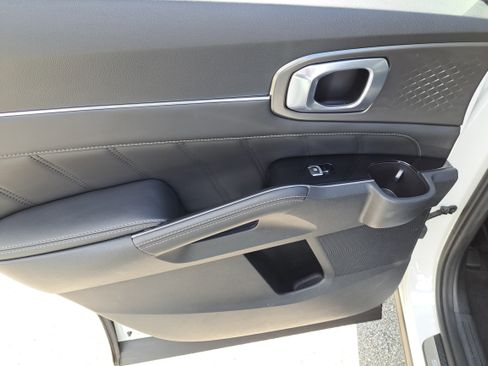 Used 2023 Kia Sorento SX image 8