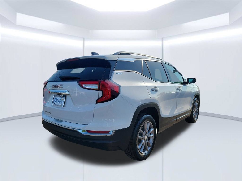 Used 2024 GMC Terrain SLT FWD image 5