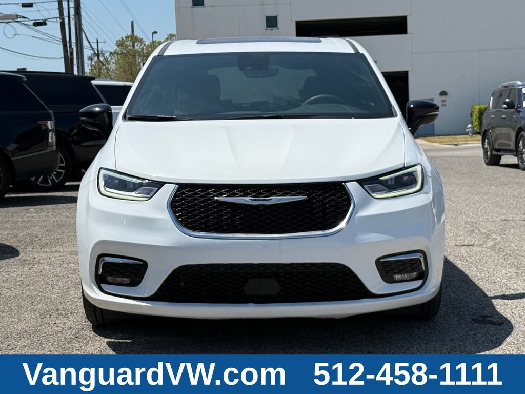 Used 2026 Chrysler Pacifica Limited FWD image 3