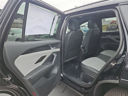 New 2026 Volkswagen Tiguan SE R-Line image 23