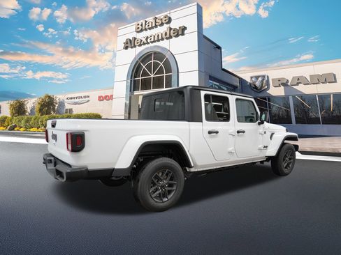 New 2025 Jeep Gladiator Sport image 3