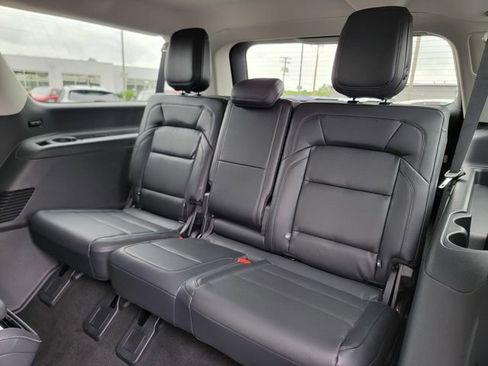 Certified 2025 Lincoln Navigator L Reserve AWD/4WD image 22