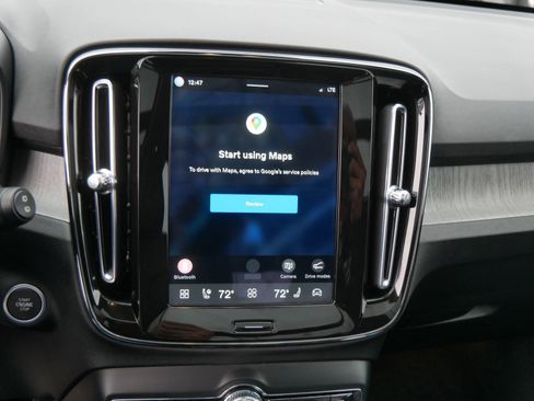 Certified 2025 Volvo XC40 B5 Plus AWD/4WD image 19