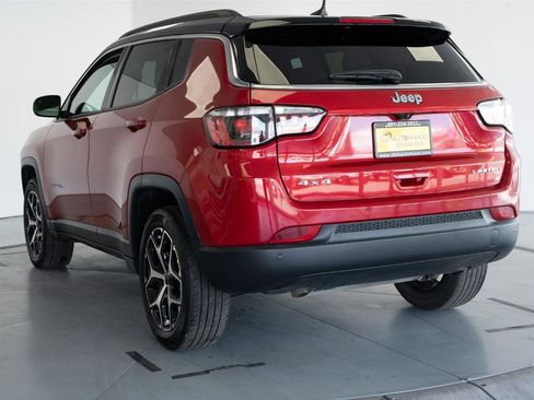 Used 2025 Jeep Compass Limited AWD/4WD image 5