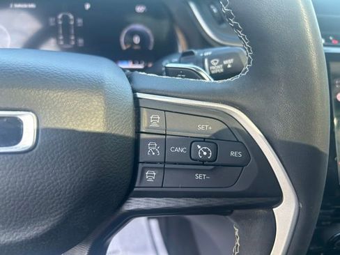 Used 2023 Jeep Grand Cherokee L Laredo AWD/4WD image 16