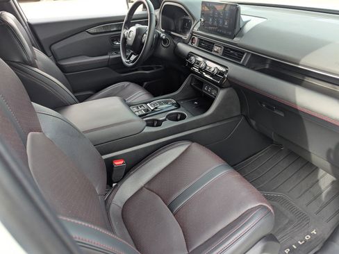 Used 2025 Honda Pilot Black Edition image 14