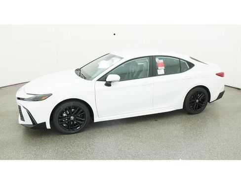 Used 2026 Toyota Camry SE FWD image 2
