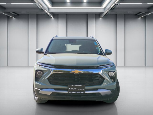 Used 2025 Chevrolet TrailBlazer LT AWD/4WD image 2