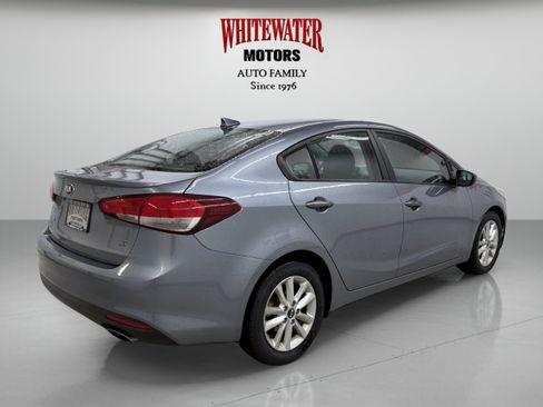 Used 2017 Kia Forte S FWD image 4