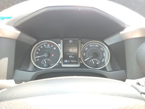 Used 2021 Toyota Tacoma SR5 RWD image 8