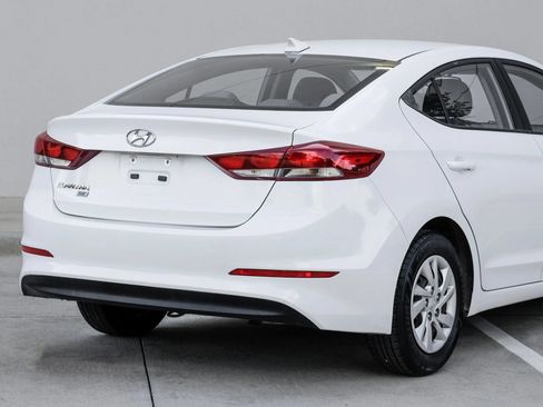 Used 2017 Hyundai Elantra SE FWD image 5