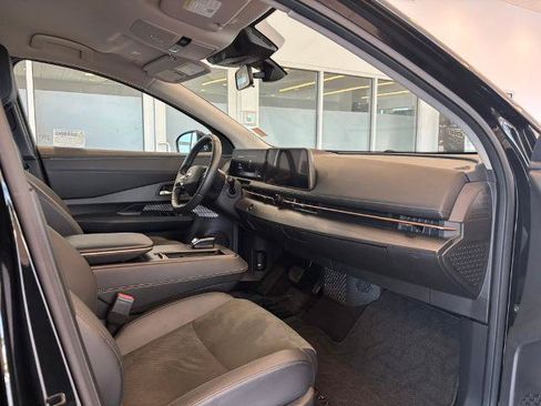 Certified 2025 Nissan Ariya AWD image 23