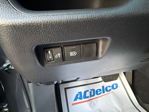 Used 2025 Toyota RAV4 LE AWD/4WD image 11