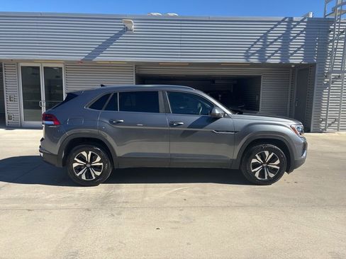 Used 2025 Volkswagen Atlas Cross Sport SE image 4