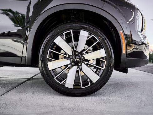 New 2026 Mitsubishi Outlander SE image 11