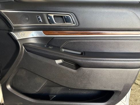 Used 2018 Ford Explorer Limited AWD/4WD image 17