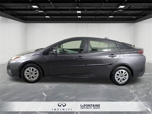 Used 2017 Toyota Prius Two image 2