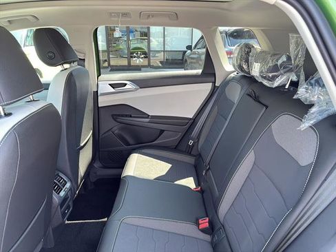 New 2025 Volkswagen Taos SE image 12