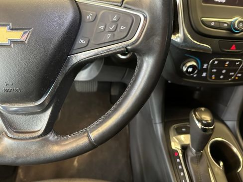 Used 2021 Chevrolet Equinox LT AWD/4WD image 12