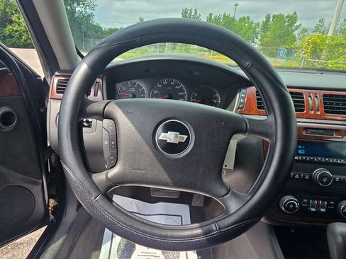Used 2009 Chevrolet Impala LT FWD image 16