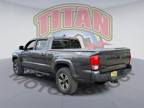 Used 2016 Toyota Tacoma TRD Sport image 3