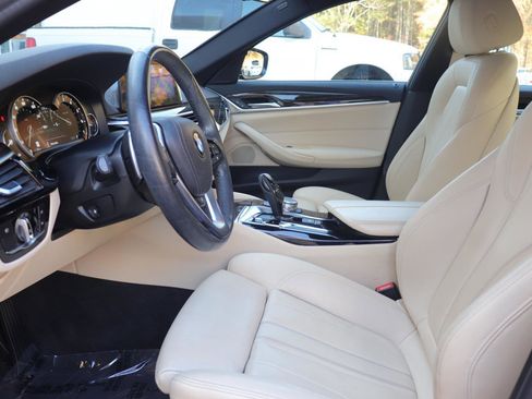 Used 2018 BMW 530i w/ Premium Package image 8