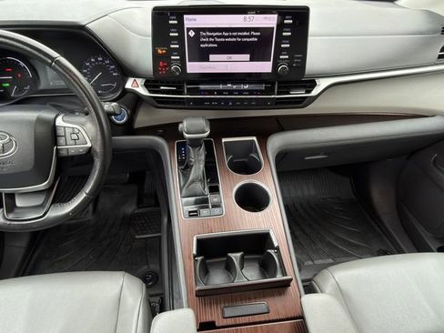 Used 2021 Toyota Sienna XLE FWD image 15