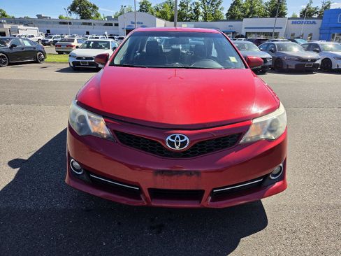Used 2012 Toyota Camry SE FWD image 2
