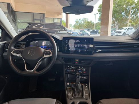 Used 2025 Volkswagen Jetta SE image 27