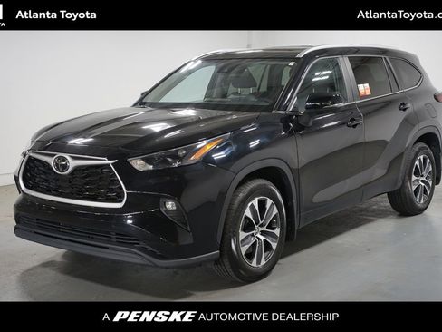 Certified 2024 Toyota Highlander XLE AWD/4WD image 1