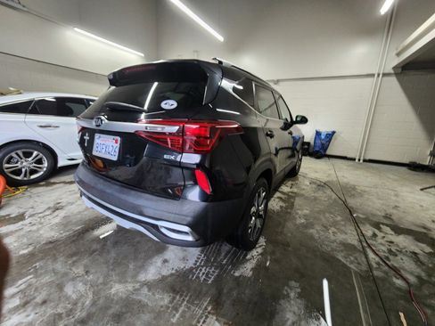 Used 2021 Kia Seltos EX image 7