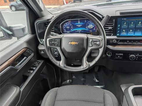 Used 2024 Chevrolet Silverado 3500 LT image 17