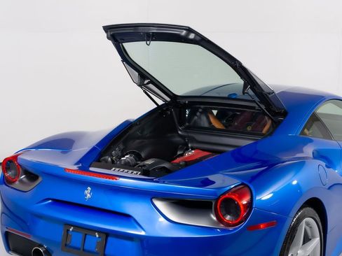 Used 2018 Ferrari 488 GTB RWD image 17