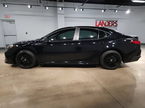 Used 2026 Toyota Camry SE FWD image 4