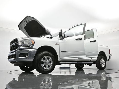 Used 2024 RAM 2500 Big Horn AWD/4WD image 47