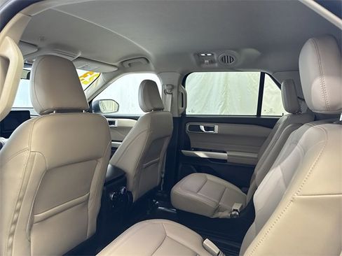 Used 2023 Ford Explorer XLT w/ Equipment Group 202A image 13