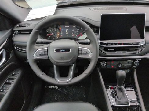 New 2026 Jeep Compass Latitude image 14