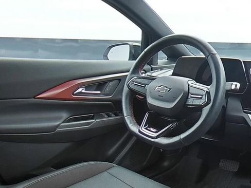 Used 2024 Chevrolet Equinox EV RS FWD image 18