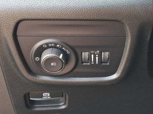 Used 2022 Jeep Grand Cherokee L Limited AWD/4WD image 25