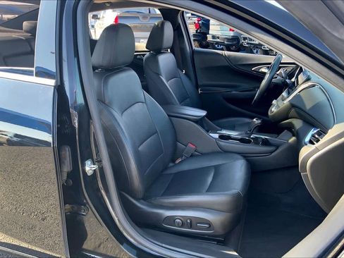 Used 2018 Chevrolet Malibu Premier w/ Premier Sun and Wheel Package image 9