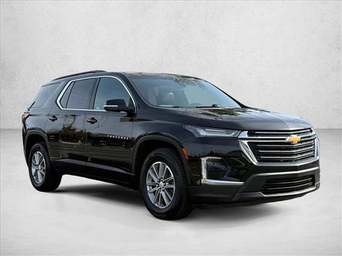 Used 2022 Chevrolet Traverse LT image 3
