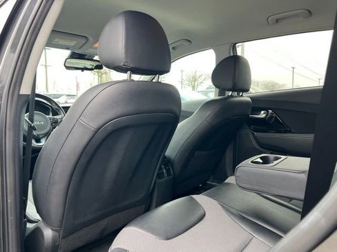 Used 2022 Kia Niro EX w/ Cold Weather Package image 9