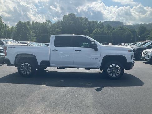 Used 2023 Chevrolet Silverado 2500 Custom w/ Custom Value Package AWD/4WD image 4